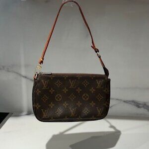 Vintage Louis Vuitton Classic Monogram "Pochette" Bag